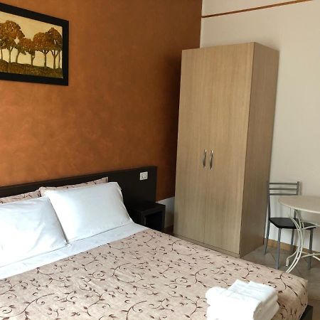 La Siesta Bed&Residence Cardano Al Campo Bagian luar foto